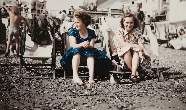 AI写真修復のビフォーアフター - 古い写真の修復とカラー化 - 拡張後