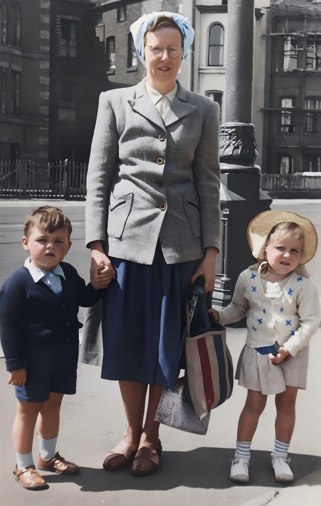 AIによる古い白黒写真の修復とカラー化 - 白黒からカラーへ - 拡張後