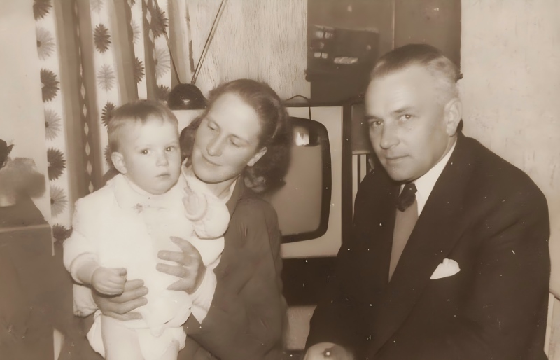 AIで古い家族写真を修復 - ビフォーアフター比較 - 拡張後